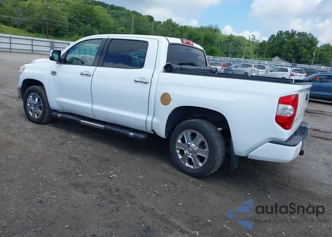 2017 Toyota Tundra 1794 5.7L V8 z USA, uszkodzony, nr VIN 5TFAW5F17HX640533